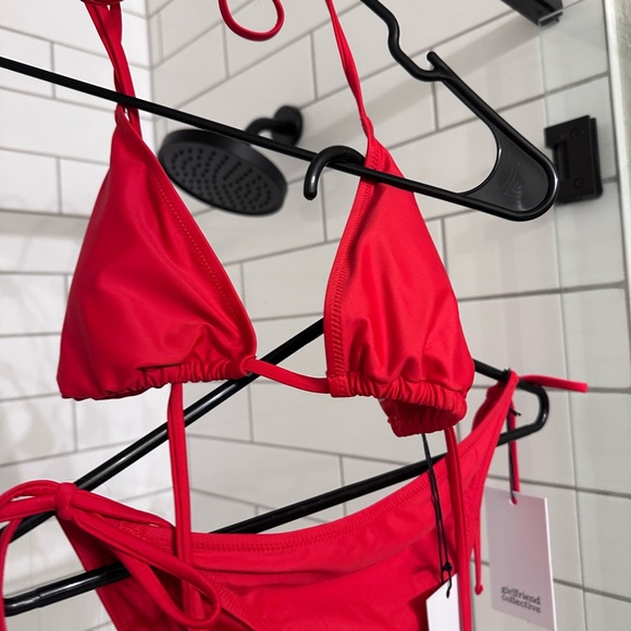 Red bikini - Picture 2 of 6